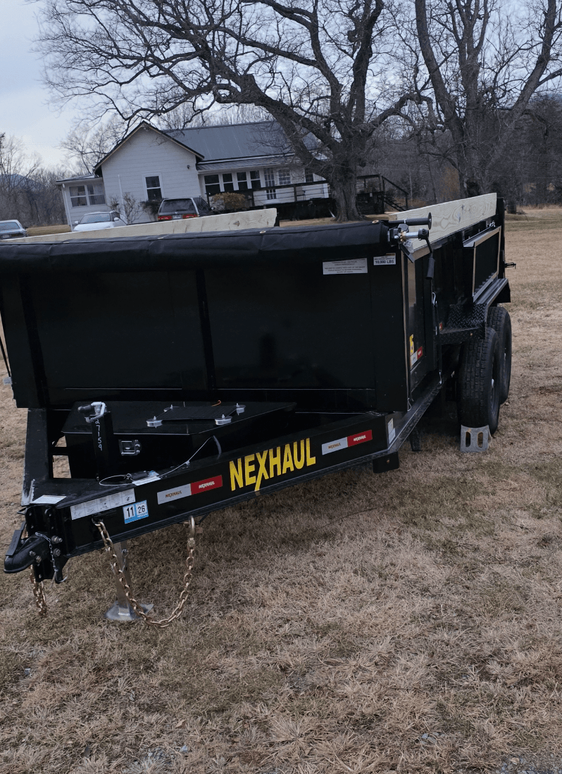 Dump trailer rear ramp view